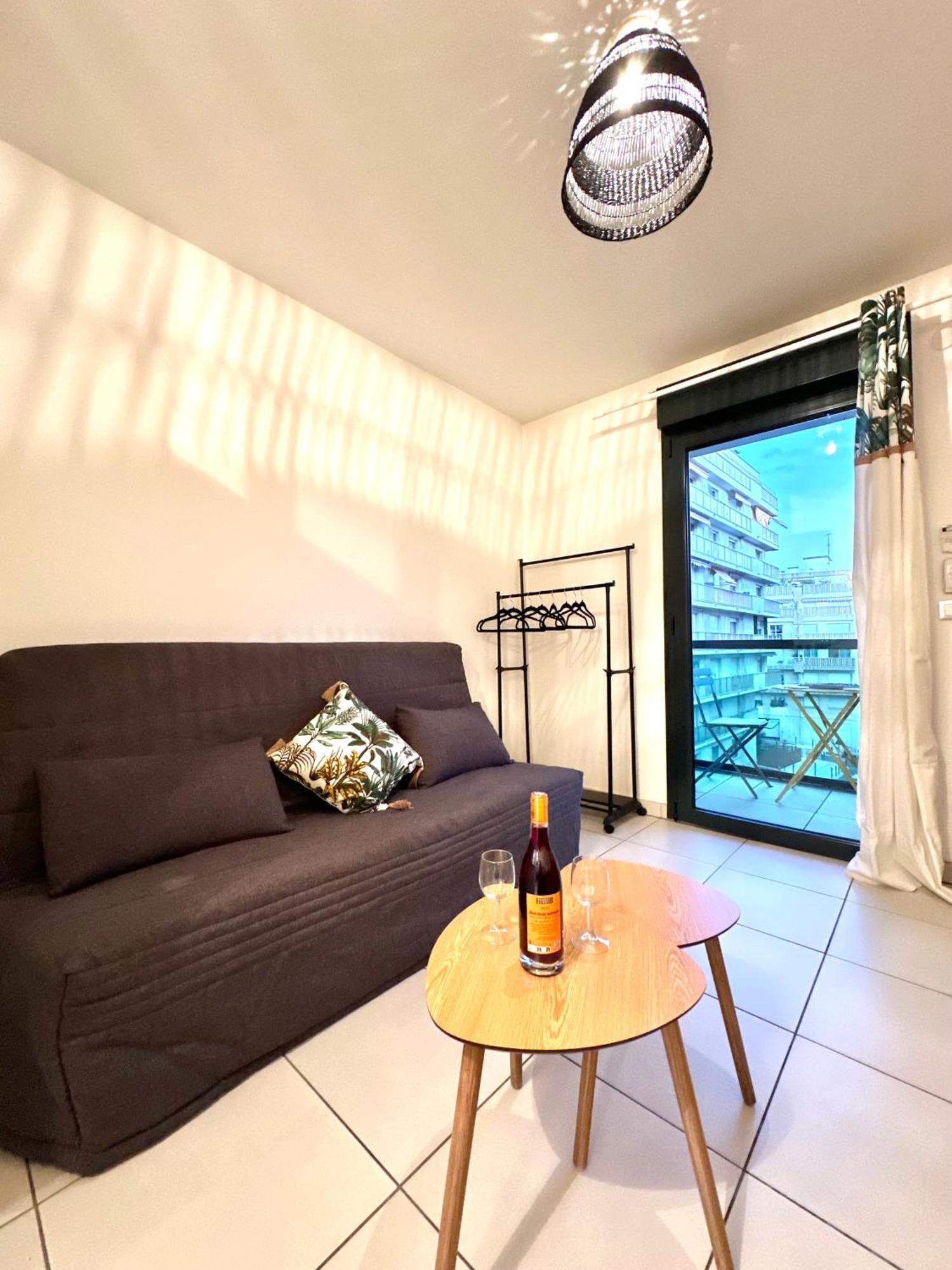 Apartment 600 M De La Promenade Des *
